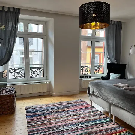 Stilvolle Altstadtwohnung Mit 2 Schlafzimmern 아파트 *